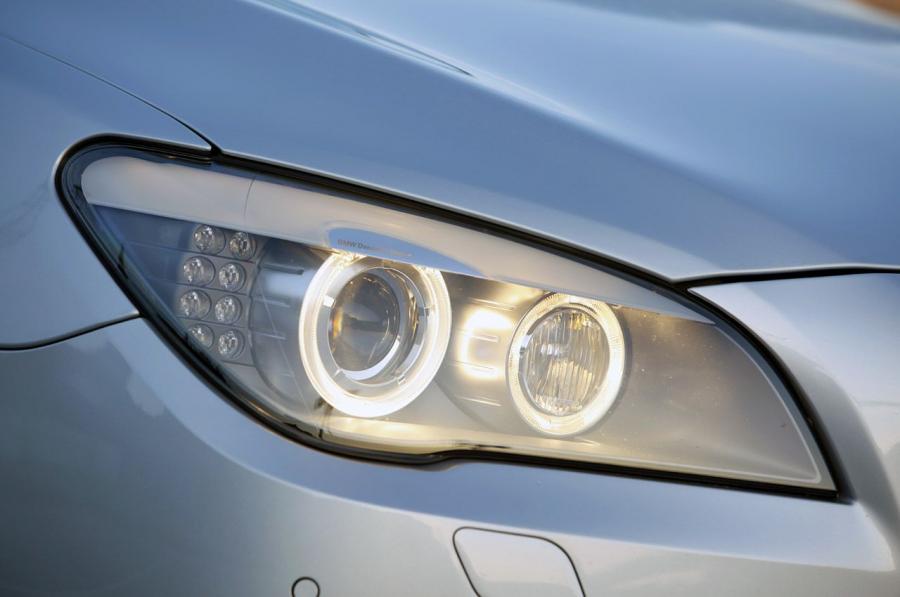  BMW 740Li 2011 года  (фото 2 из 48)